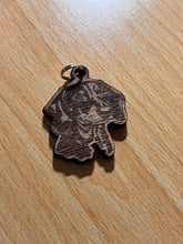 Anhänger mit Hundmotiv aus Mahagoni Vollholz